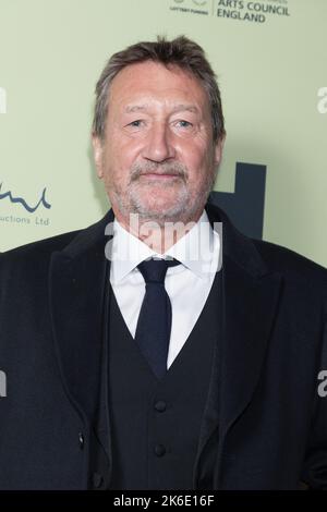 Steven Knight partecipa alla serata di apertura dei rompicapo di Rambert: The Redemption of Thomas Shelby, al Troubadour Wembley Park Theatre di Londra. Data immagine: Giovedì 13 ottobre 2022. Foto Stock