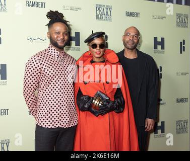 (Da sinistra a destra) Roman GianArthur, Janelle Monae e Benoit Swan Pouffer che assistono alla serata di apertura dei rompicapo blinders di Rambert: La Redenzione di Thomas Shelby, al Trobadour Wembley Park Theatre di Londra. Data immagine: Giovedì 13 ottobre 2022. Foto Stock