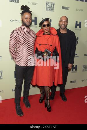 (Da sinistra a destra) Roman GianArthur, Janelle Monae e Benoit Swan Pouffer che assistono alla serata di apertura dei rompicapo blinders di Rambert: La Redenzione di Thomas Shelby, al Trobadour Wembley Park Theatre di Londra. Data immagine: Giovedì 13 ottobre 2022. Foto Stock