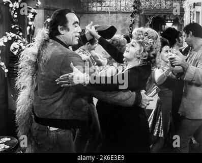 Anthony Quinn, Shelley Winters, on-set of the Film, 'flap', aka U.K, 'The Last Warrior', Warner Bros., 1970 Foto Stock