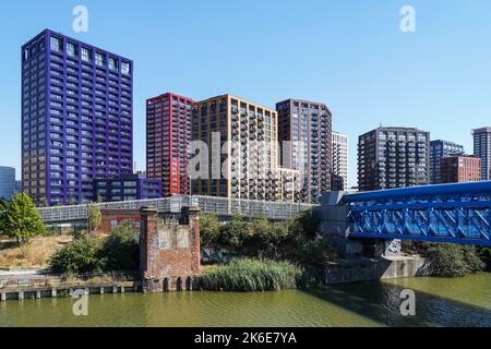 Edifici residenziali moderni di London City Island nella penisola di Leamouth a Londra Inghilterra Regno Unito Foto Stock