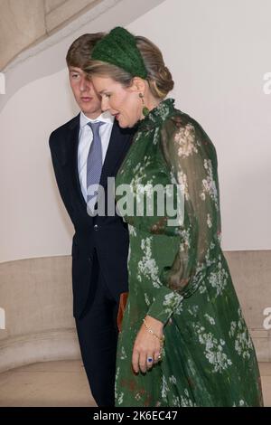 Il principe Emmanuel e la regina Mathilde del Belgio hanno ritratto durante la cerimonia di apertura dell'anno accademico 2022-2023 della Royal Military School (KMS), a Bruxelles, giovedì 13 ottobre 2022. I nuovi studenti, tra cui il Principe Gabriele, fanno la loro solenne entrata e il Re consegna anche il degen del Re al Vice-tenente Jasper Mathys. BELGA FOTO HATIM KAGHAT Foto Stock