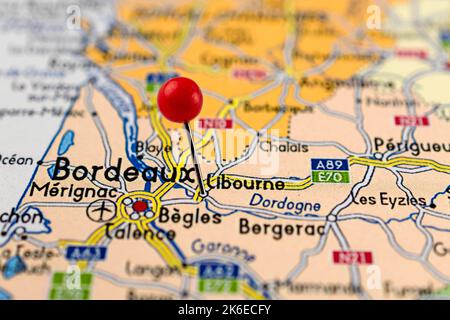 Mappa Libourne. Mappa dei pin di Libourne. Primo piano della mappa di Libourne con il puntino rosso. Mappa con punto rosso di Libourne in Francia. Foto Stock