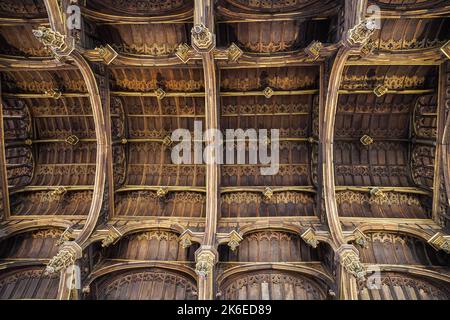 Il tetto a trave di martello della Great Hall in Hampton Court Palace, Richmond upon Thames, Londra, Inghilterra Regno Unito Foto Stock