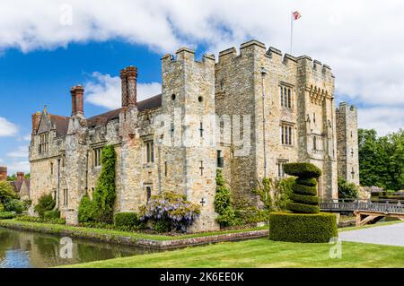 Il castello di Hever Castle nel villaggio di Hever Kent England Regno Unito Regno Unito casa d'infanzia di Anne Boleyn, seconda moglie del re Henry VIII Foto Stock