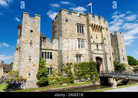 Il castello di Hever Castle nel villaggio di Hever Kent England Regno Unito Regno Unito casa d'infanzia di Anne Boleyn, seconda moglie del re Henry VIII Foto Stock