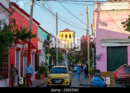 Facciate luminose nel Barrio Getsemaní, Cartagena, Colombia Foto Stock