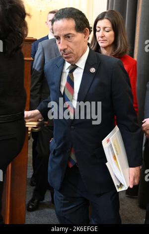 Washington, DC, Stati Uniti. 13th Ott 2022. 10/13/22 Capitol Hill Washington DC. I membri del Comitato del gennaio 6th si riuniscono per l'ultimo congressista Jamie Raskin e il resto del Comitato arriva nella sala dell'udienza per l'udienza del 9th. (Credit Image: © Christy Bowe/ZUMA Press Wire) Foto Stock