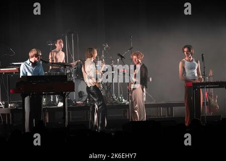 I pacchi della pop band australiana che concludono il loro tour europeo all'UFO - Velodrom di Berlino Foto Stock