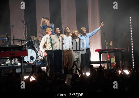 I pacchi della pop band australiana che concludono il loro tour europeo all'UFO - Velodrom di Berlino Foto Stock