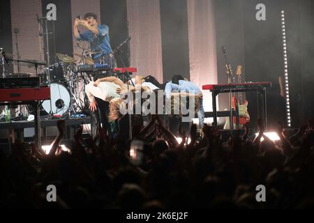 I pacchi della pop band australiana che concludono il loro tour europeo all'UFO - Velodrom di Berlino Foto Stock