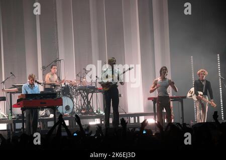 I pacchi della pop band australiana che concludono il loro tour europeo all'UFO - Velodrom di Berlino Foto Stock