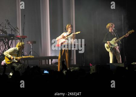 I pacchi della pop band australiana che concludono il loro tour europeo all'UFO - Velodrom di Berlino Foto Stock