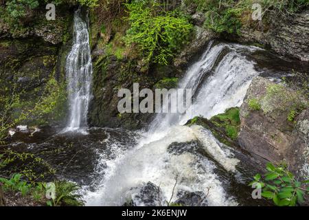 Lower Falls e Bridal Veil Falls delle Raymondskill Falls nella Delaware Water Gap National Recreation Area, Pennsylvania. Il Raymondskil a tre livelli Foto Stock