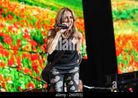 Sheryl Crow si esibisce presso Farm Aid a Raleigh, North Carolina Foto Stock