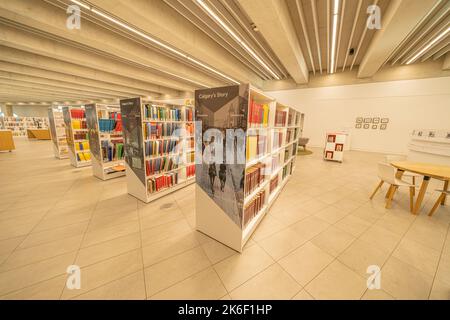 7 2022 ottobre - Calgary, Alberta - interno della nuova Calgary Central Library Foto Stock