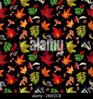 Acquerello disegno a mano senza cuciture con rowan rosso autunno, fogliame giallo acero, foglie di quercia, funghi, ghiande. Design per tessuti, sfondo. Foto Stock