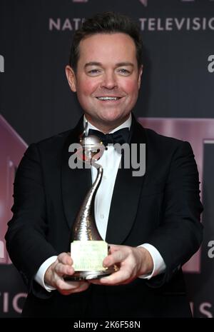 Ottobre 13th, 2022. Londra, Regno Unito. Stephen Mulhern nella sala stampa dopo aver accettato il premio TV Presenter per conto di ANT e Dec ai National Television Awards 2022, Wembley Arena. Credit: Doug Peters/EMPICS/Alamy Live News Foto Stock
