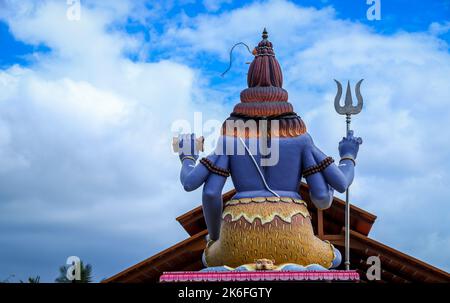 Statua di meditare il dio indù Shiva, una vista dal retro Foto Stock