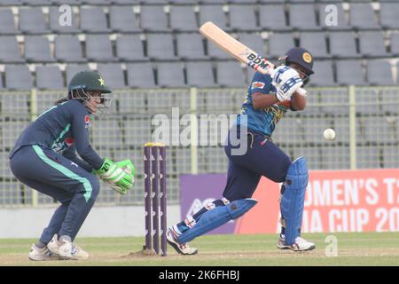 Non esclusiva: 13 ottobre 2022, Sylhet, Bangladesh: Giocatore SriLankan che batte contro il pakistano in una partita semifinale tra Pakistan e Srilanka du Foto Stock