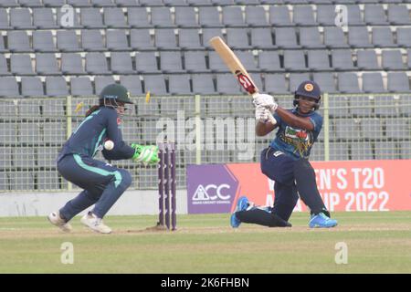 Non esclusiva: 13 ottobre 2022, Sylhet, Bangladesh: Giocatore SriLankan che batte contro il pakistano in una partita semifinale tra Pakistan e Srilanka du Foto Stock