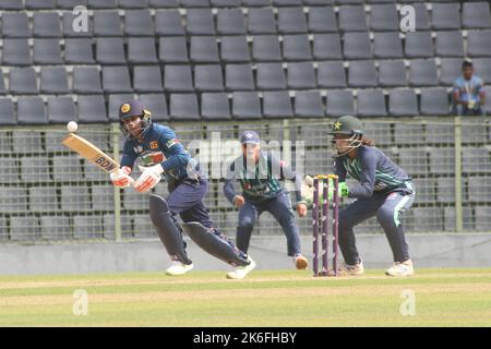 Non esclusiva: 13 ottobre 2022, Sylhet, Bangladesh: Giocatore SriLankan che batte contro il pakistano in una partita semifinale tra Pakistan e Srilanka du Foto Stock