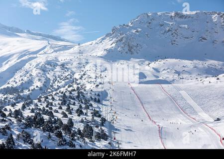 Erzincan, Turchia, 29 gennaio 2022: Vista della stazione sciistica di Ergan, Foto Stock