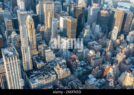 New York City, Stati Uniti d'America – 8 maggio 2017. Vista sui grattacieli dei quartieri Midtown e Murray Hill di Manhattan a New York Cit Foto Stock