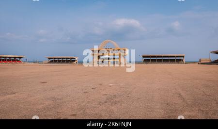 Accra, Ghana - 10 aprile 2022: Vista alla Piazza della Stella Nera, conosciuta anche come Piazza dell'Indipendenza, nel cuore di Accra Foto Stock