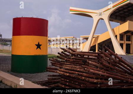 Accra, Ghana - 10 aprile 2022: Vista alla Piazza della Stella Nera, conosciuta anche come Piazza dell'Indipendenza, nel cuore di Accra Foto Stock