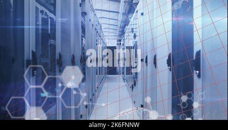 Immagine delle equazioni matematiche e dell'elaborazione dei dati nella sala server Foto Stock