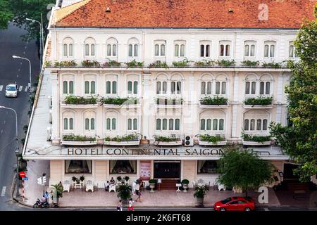 Vista aerea dello storico hotel continentale dell'era coloniale, ho Chi Minh City, Vietnam Foto Stock