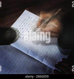 Poesia di scrittura a mano in diario o giornale Foto Stock