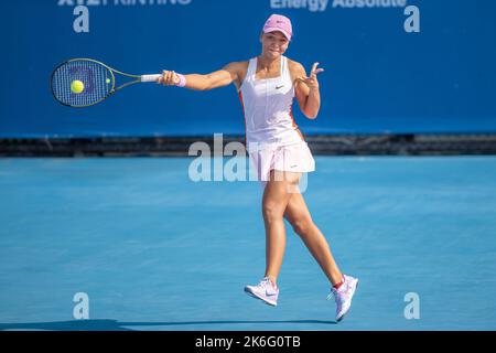 HUA HIN, THAILANDIA - 14 OTTOBRE: Sofia Costoulas del Belgio che gioca con Punnin Kovapitukted della Thailandia nella doppia partita semifinale contro Hong Yi Cody Wong di Hong Kong e Chao-Yi Wang di Taipei cinese all'industria CAL-COMP & CCAU 4,0 ITF TENNIS TOUR 2022 alla True Arena Hua Hin il 14 ottobre, 2022 a HUA HIN, THAILANDIA (Foto di Peter van der Klooster/Alamy Live News) Foto Stock