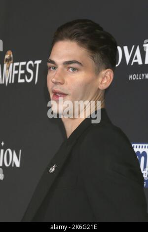 LOS ANGELES - OTT 12: Hero Fiennes-Tiffin al Loneliest Boy in the World al TCL Chinese Theater 6 il 12 ottobre 2022 a Los Angeles, CA Foto Stock