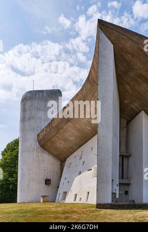 Ronchamp, collina di Bourlemont (Francia nord-orientale): Cappella di Notre Dame du Haut (nostra Signora delle alture). Cappella costruita dall'architetto le Corbusier nel 19 Foto Stock