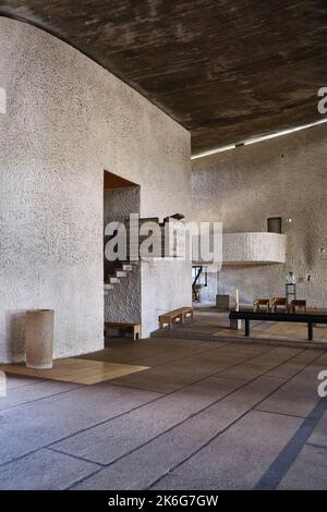 Ronchamp, collina di Bourlemont (Francia nord-orientale): Cappella di Notre Dame du Haut (nostra Signora delle alture). Cappella costruita dall'architetto le Corbusier nel 19 Foto Stock