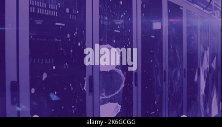 Composizione di forme ed elaborazione dei dati nella sala server Foto Stock