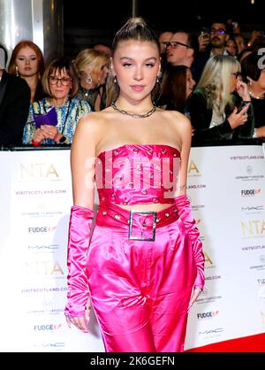 Caity Baser partecipa ai National Television Awards 2022 che si tengono all'OVO Arena Wembley di Londra. Data immagine: Giovedì 13 ottobre 2022. Foto Stock