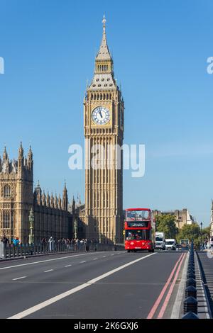 Palazzo di Westminster (Casa del Parlamento) e Big ben da Westminster Bridge, City of Westminster, Greater London, Inghilterra, Regno Unito Foto Stock