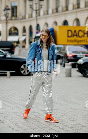 Street style, Marianne Theodorsen in arrivo a Chloe Primavera Estate 2023 spettacolo, che si tiene a Place Vendome, Parigi, Francia, il 29th settembre 2022. Foto di Marie-Paola Bertrand-Hillion/ABACAPRESS.COM Foto Stock