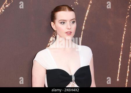 Hannah Onslow partecipa alla prima edizione del film "Empire of Light" durante il London Film Festival del 2022 Foto Stock