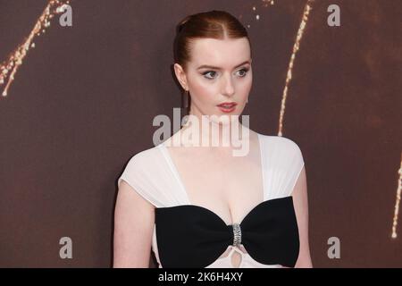 Hannah Onslow partecipa alla prima edizione del film "Empire of Light" durante il London Film Festival del 2022 Foto Stock