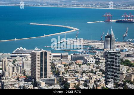 Israele, Haifa, vista della città dal Monte Carmelo Foto Stock