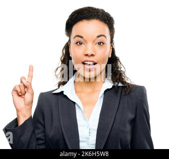 Non dimenticare di cercare. una giovane donna d'affari sicura gesturing contro uno sfondo studio. Foto Stock