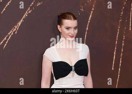 Hannah Onslow partecipa alla prima edizione del film "Empire of Light" durante il London Film Festival del 2022 Foto Stock