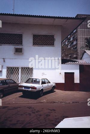 Conakry - Chancery Office Building - 1988, fotografie degli Stati Uniti relative ad ambasciate, consolati e altri edifici d'oltremare Foto Stock