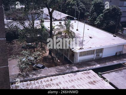 Conakry - Chancery Office Building - 1988, fotografie degli Stati Uniti relative ad ambasciate, consolati e altri edifici d'oltremare Foto Stock