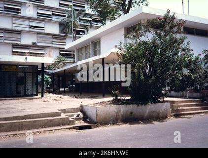 Conakry - Chancery Office Building - 1988, fotografie degli Stati Uniti relative ad ambasciate, consolati e altri edifici d'oltremare Foto Stock