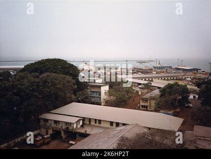 Conakry - Chancery Office Building - 1988, fotografie degli Stati Uniti relative ad ambasciate, consolati e altri edifici d'oltremare Foto Stock